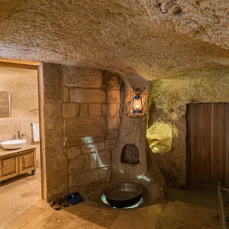 Atilla's Cave Szálloda 3*